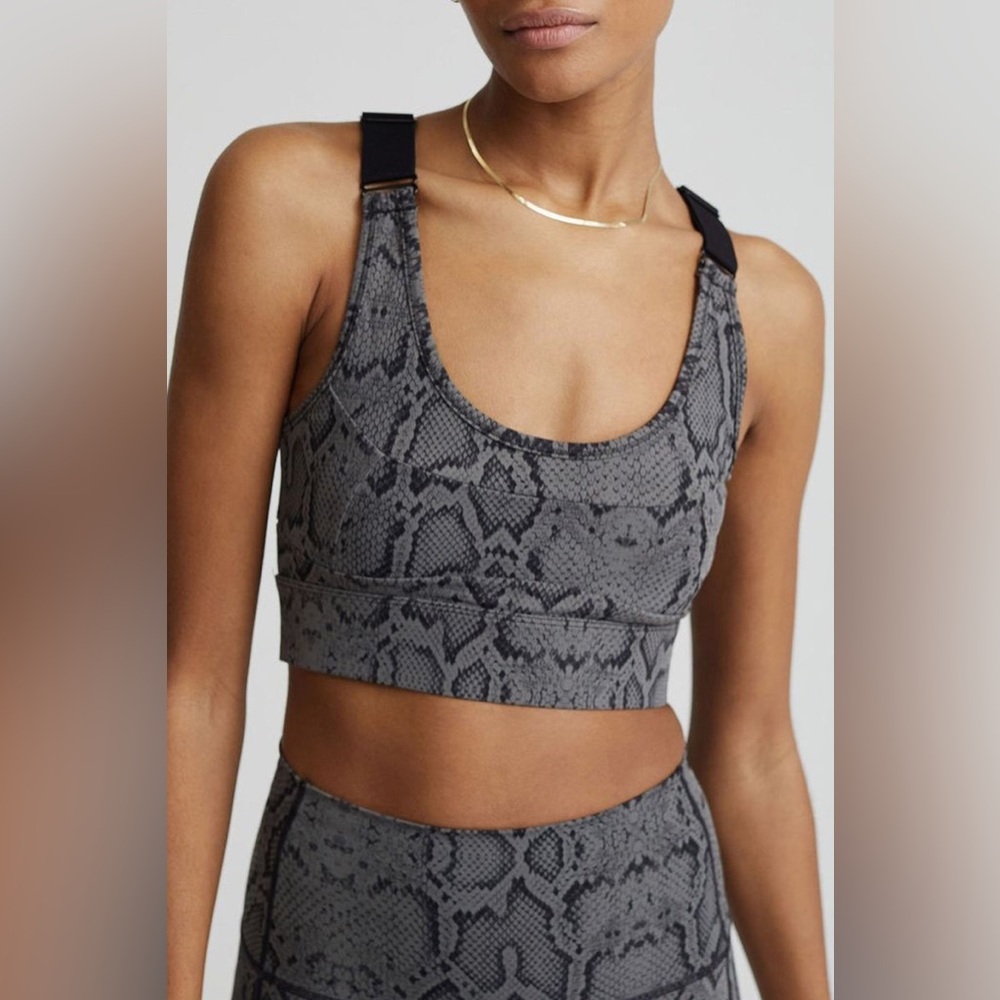 NWT Varley set (2 pc)Let’s Go Edris Bra + High Rise Legging $289 current season